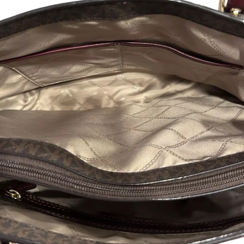 MICHAEL KORS Burgandy Brown Voyager East West Signature Tote Purse Shoulder Bag